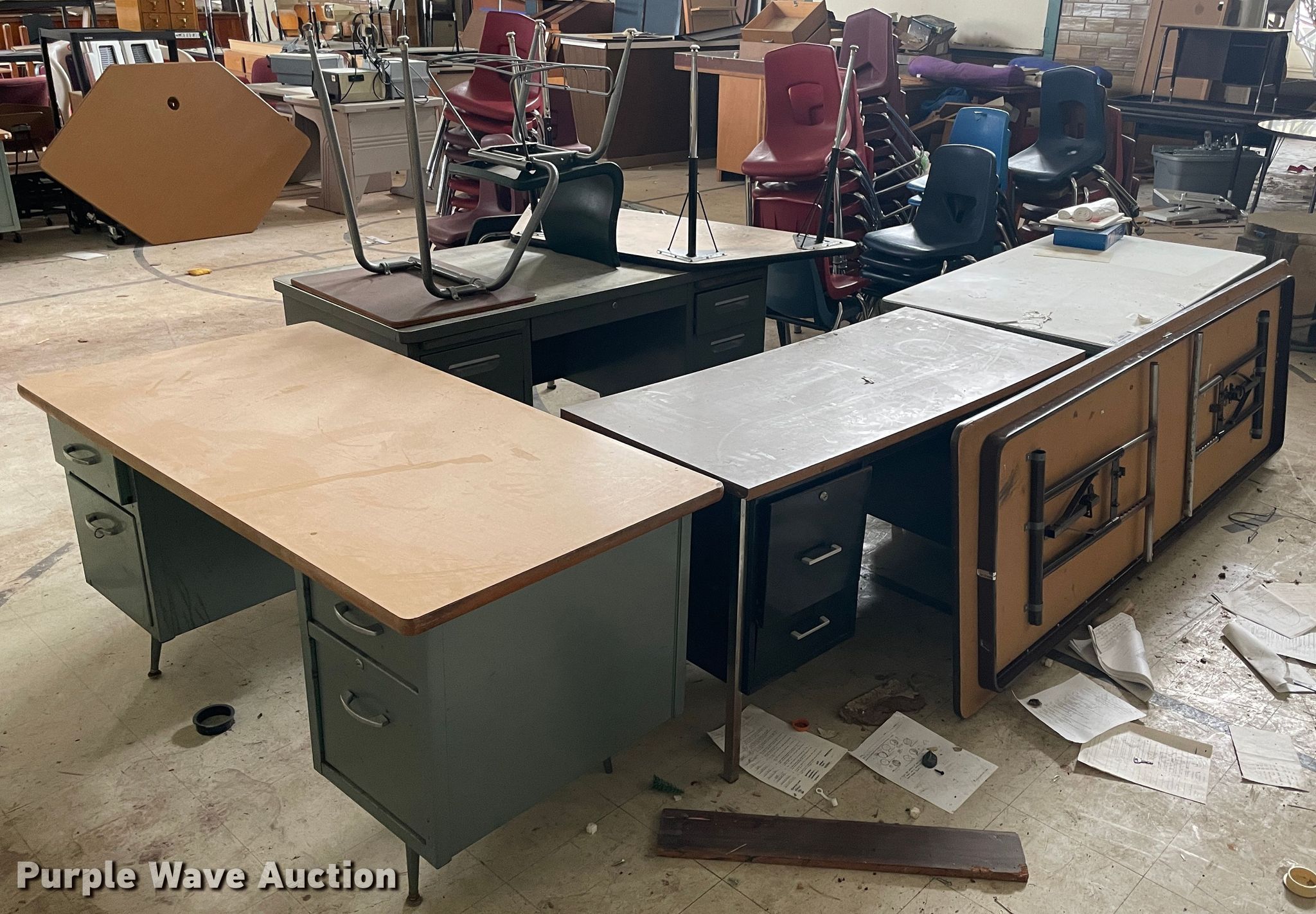 Furniture in Oxford, KS Item IR9833 sold Purple Wave