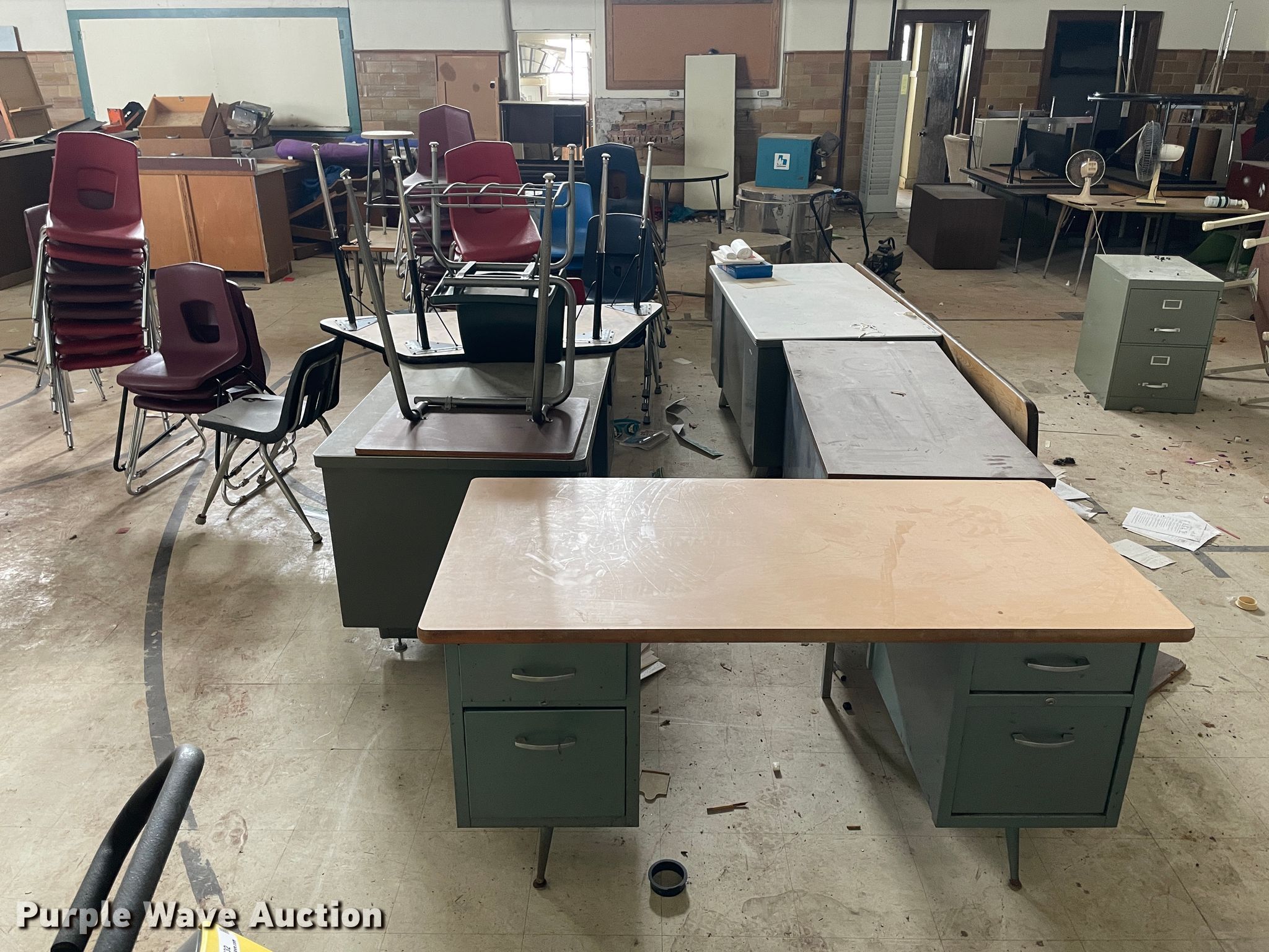 Furniture in Oxford, KS Item IR9833 sold Purple Wave