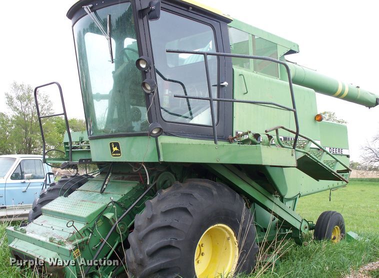 image for item BI9777 1980 John Deere 6620  combine