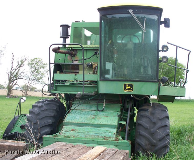 image for item BI9777 1980 John Deere 6620  combine