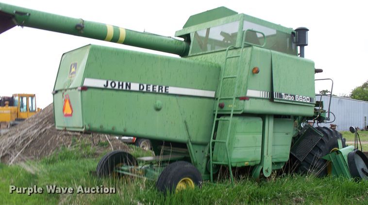 image for item BI9777 1980 John Deere 6620  combine