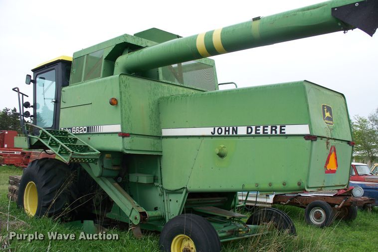 image for item BI9777 1980 John Deere 6620  combine