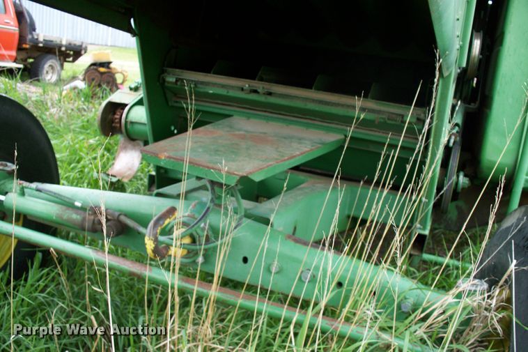 image for item BI9777 1980 John Deere 6620  combine