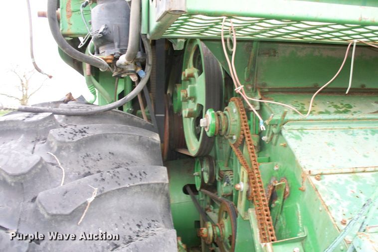 image for item BI9777 1980 John Deere 6620  combine