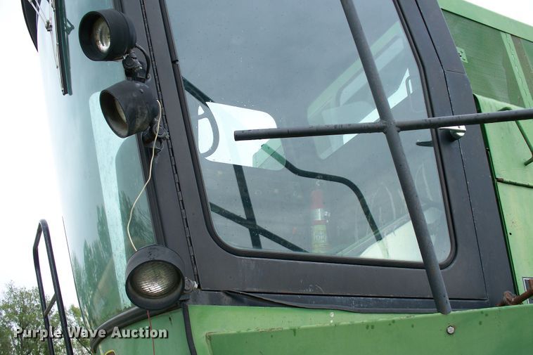 image for item BI9777 1980 John Deere 6620  combine