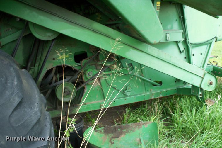 image for item BI9777 1980 John Deere 6620  combine