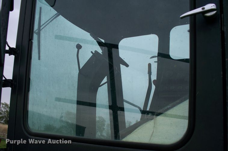 image for item BI9777 1980 John Deere 6620  combine