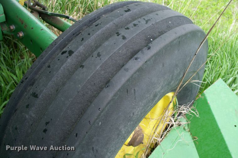 image for item BI9777 1980 John Deere 6620  combine