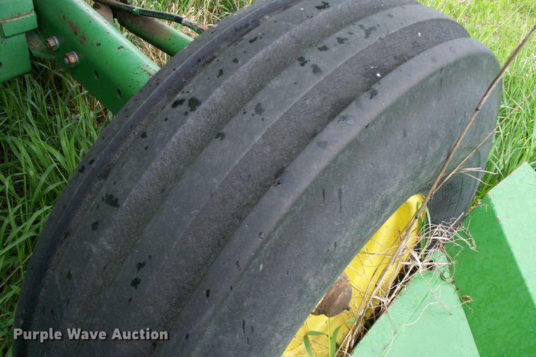 image for item BI9777 1980 John Deere 6620  combine