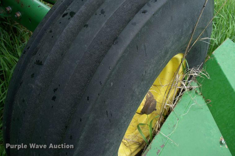 image for item BI9777 1980 John Deere 6620  combine