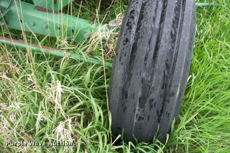 image for item BI9777 1980 John Deere 6620  combine