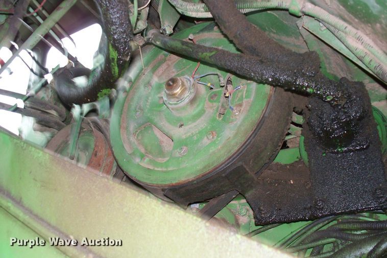 image for item BI9777 1980 John Deere 6620  combine