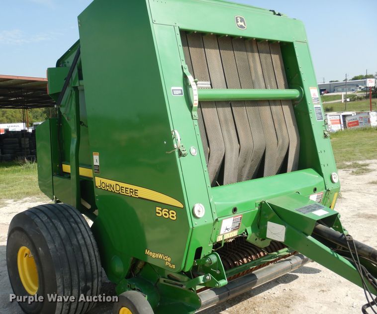 image for item DF2658 2012 John Deere 568  round baler