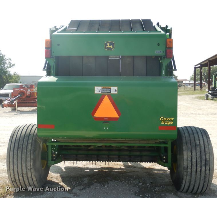 image for item DF2658 2012 John Deere 568  round baler