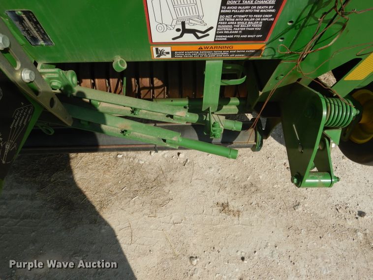 image for item DF2658 2012 John Deere 568  round baler