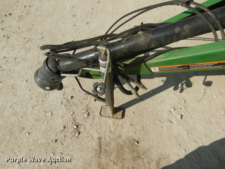 image for item DF2658 2012 John Deere 568  round baler