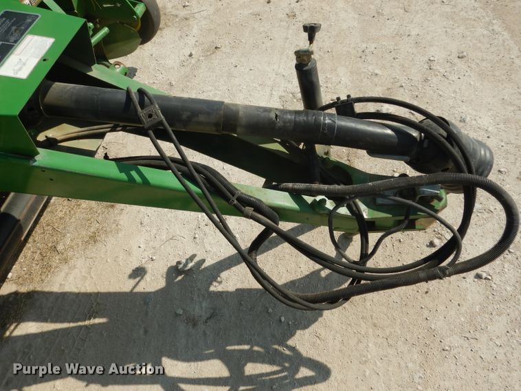 image for item DF2658 2012 John Deere 568  round baler