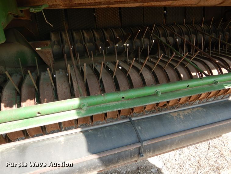 image for item DF2658 2012 John Deere 568  round baler