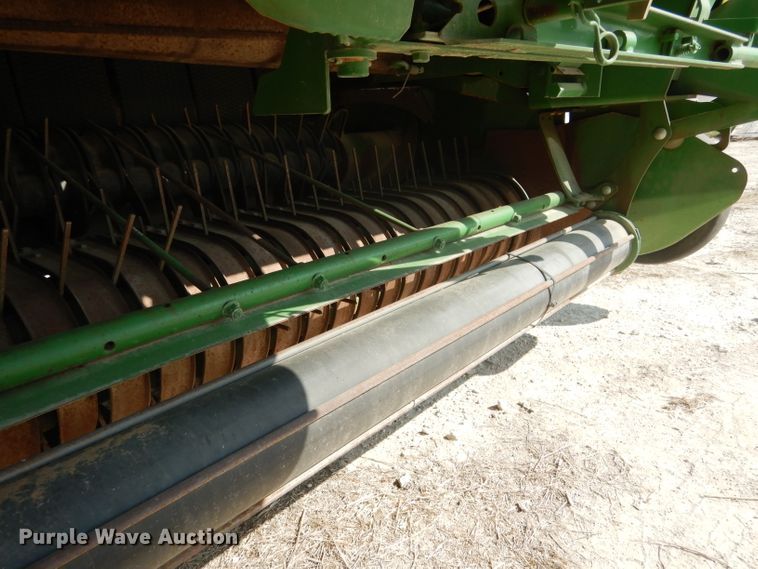 image for item DF2658 2012 John Deere 568  round baler