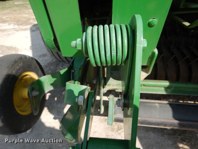 image for item DF2658 2012 John Deere 568  round baler
