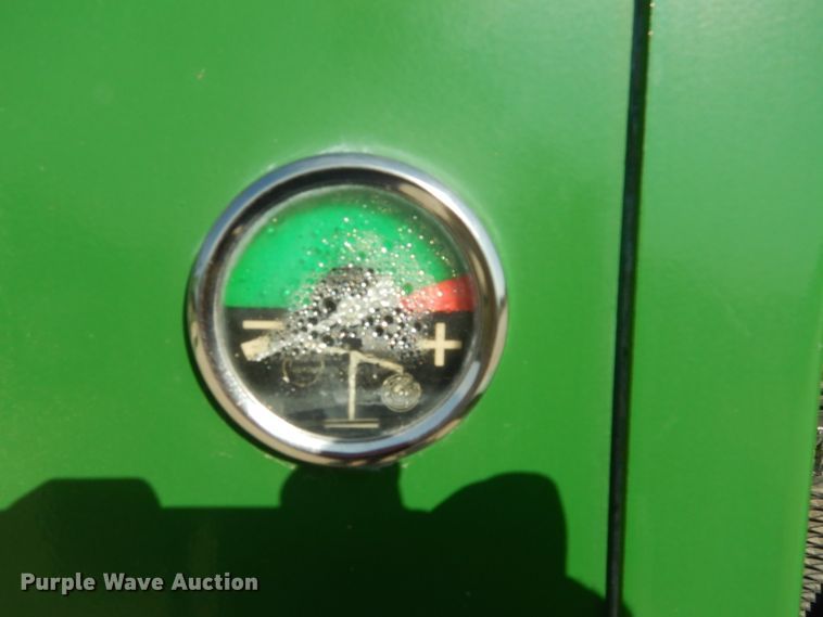 image for item DF2658 2012 John Deere 568  round baler