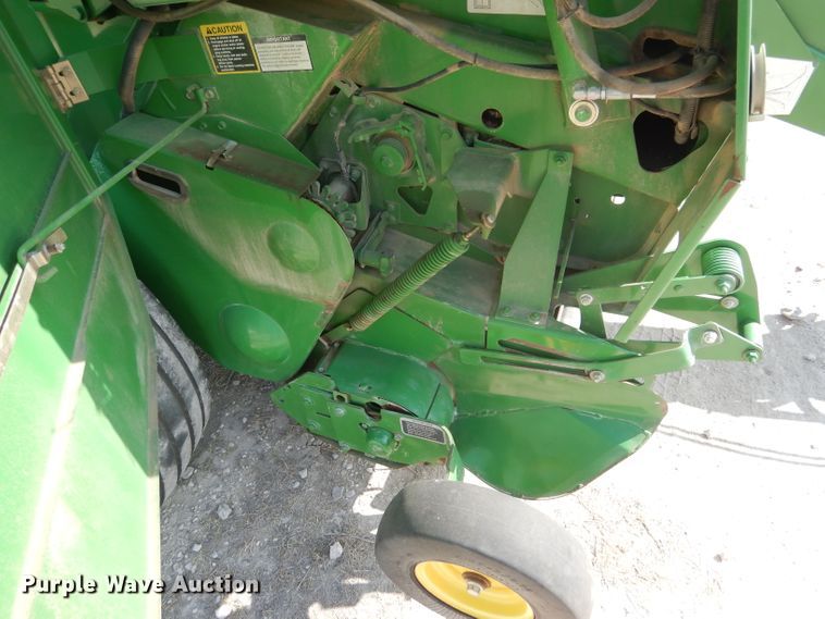 image for item DF2658 2012 John Deere 568  round baler