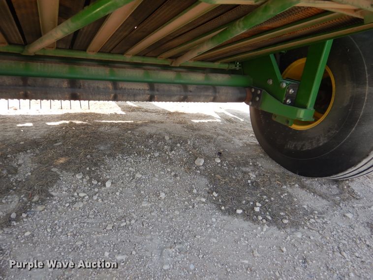 image for item DF2658 2012 John Deere 568  round baler