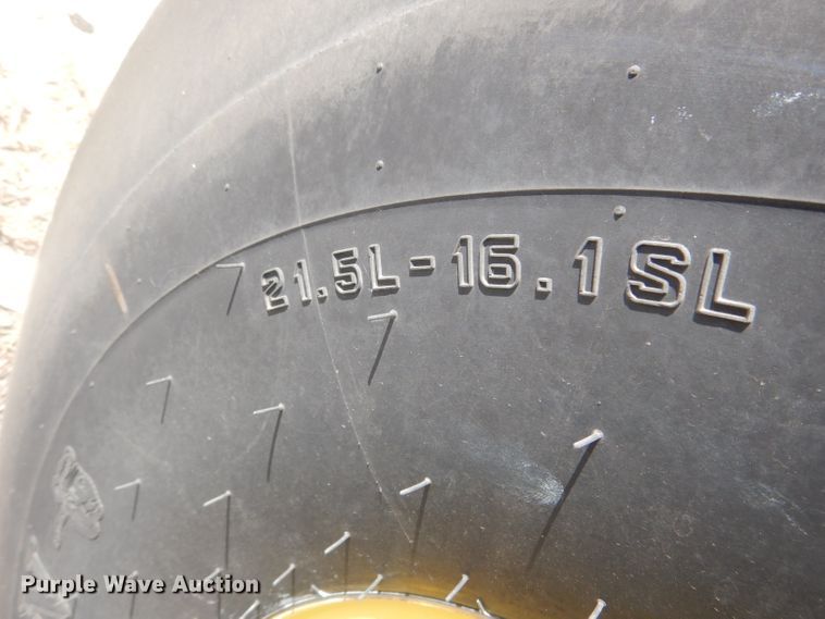 image for item DF2658 2012 John Deere 568  round baler