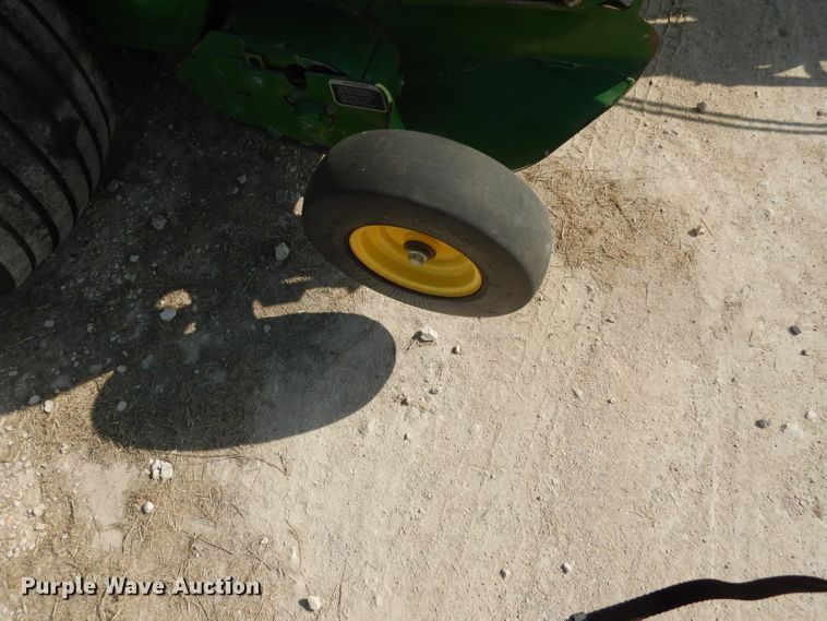 image for item DF2658 2012 John Deere 568  round baler