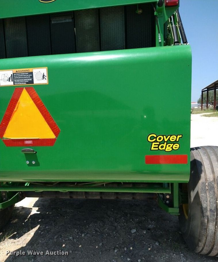 image for item DF2658 2012 John Deere 568  round baler