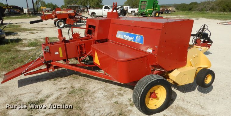 image for item DF2659 2011 New Holland BC5070  small square baler