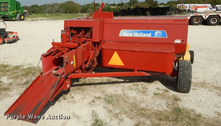 image for item DF2659 2011 New Holland BC5070  small square baler