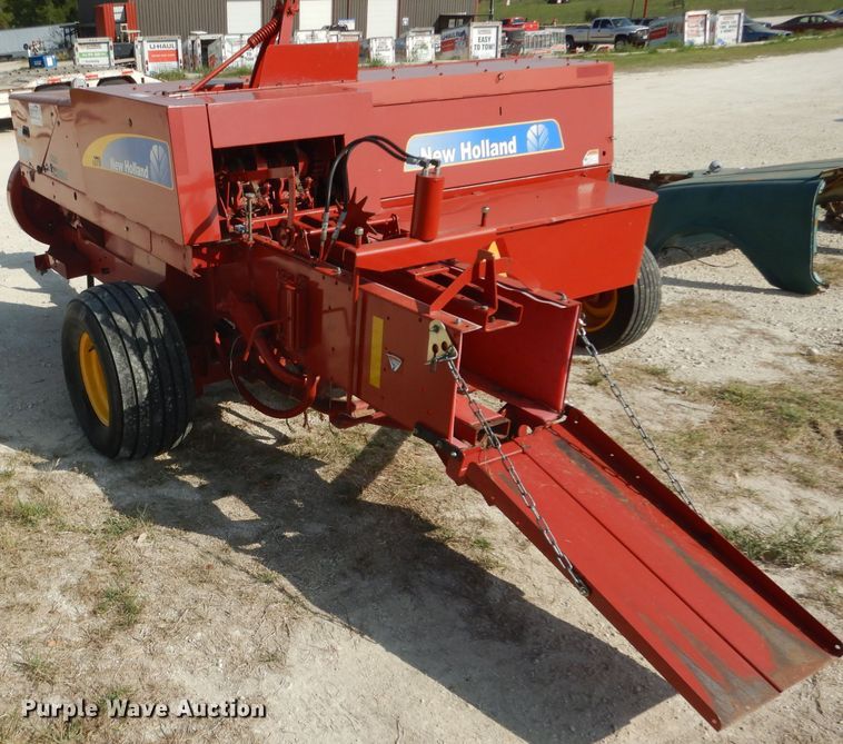 image for item DF2659 2011 New Holland BC5070  small square baler