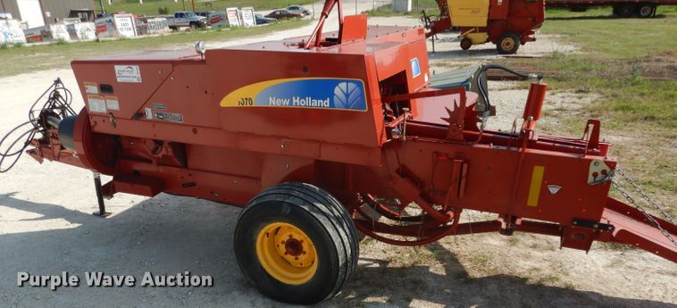 image for item DF2659 2011 New Holland BC5070  small square baler