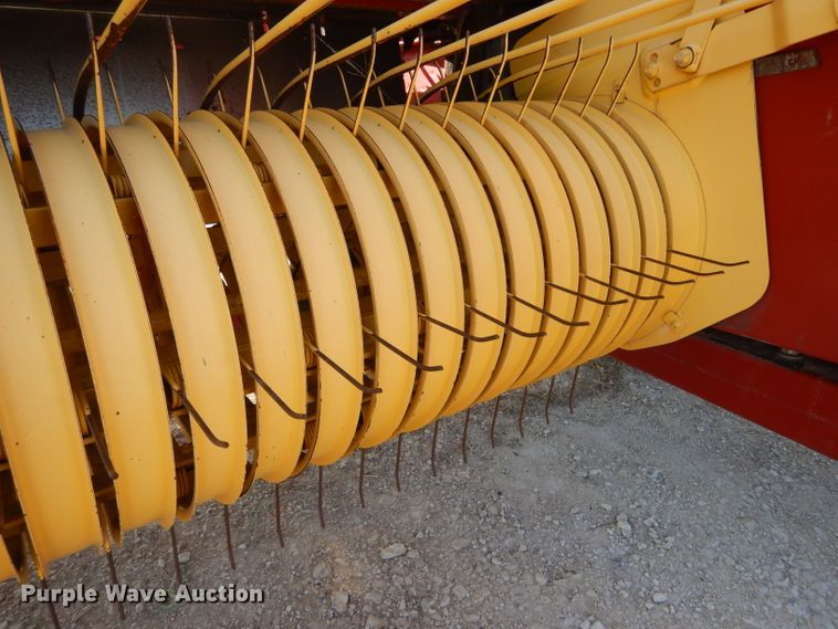 image for item DF2659 2011 New Holland BC5070  small square baler