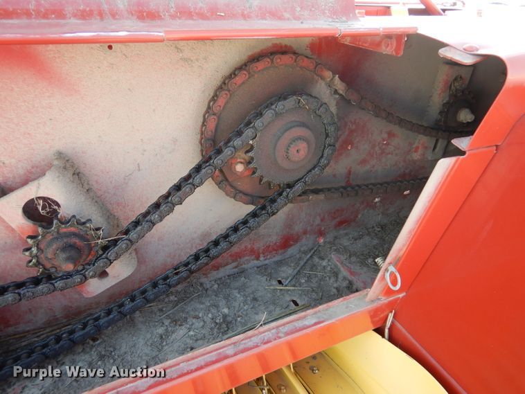 image for item DF2659 2011 New Holland BC5070  small square baler