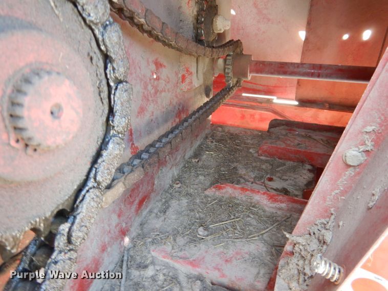 image for item DF2659 2011 New Holland BC5070  small square baler