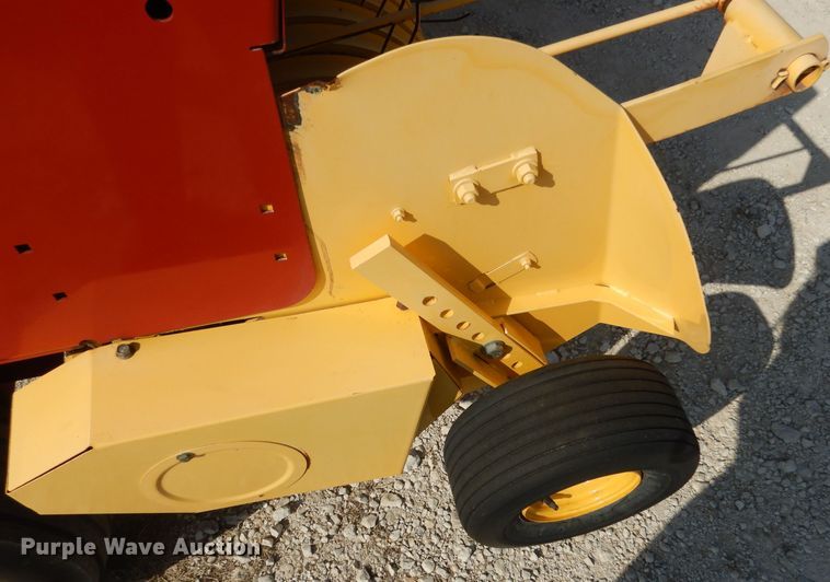 image for item DF2659 2011 New Holland BC5070  small square baler