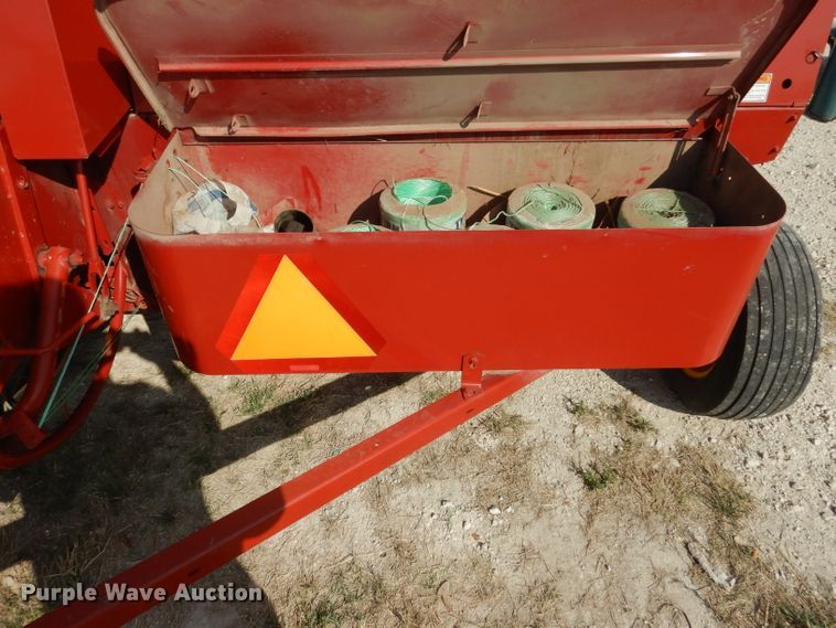 image for item DF2659 2011 New Holland BC5070  small square baler