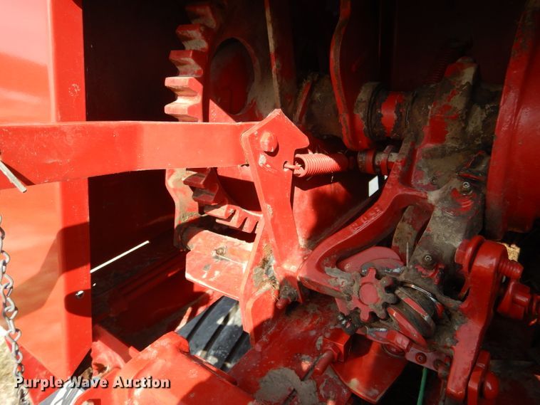 image for item DF2659 2011 New Holland BC5070  small square baler