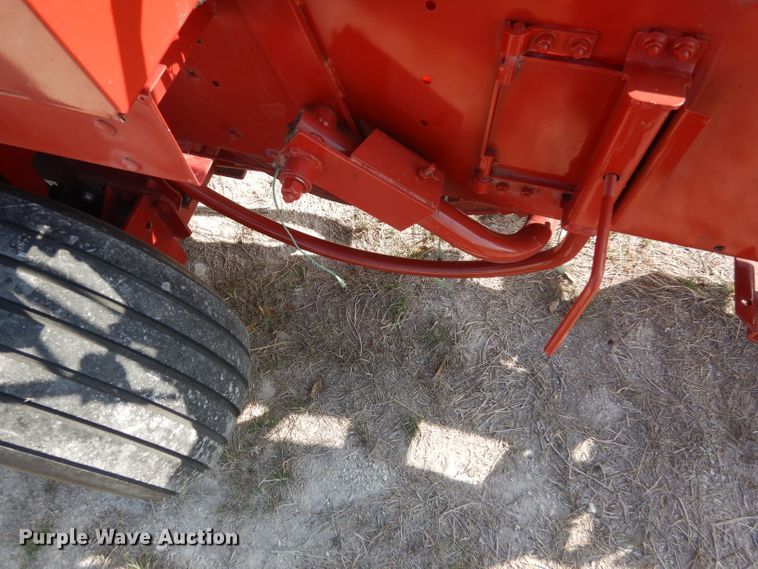 image for item DF2659 2011 New Holland BC5070  small square baler