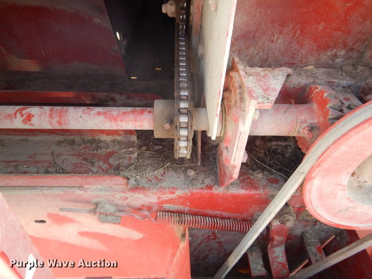 image for item DF2659 2011 New Holland BC5070  small square baler