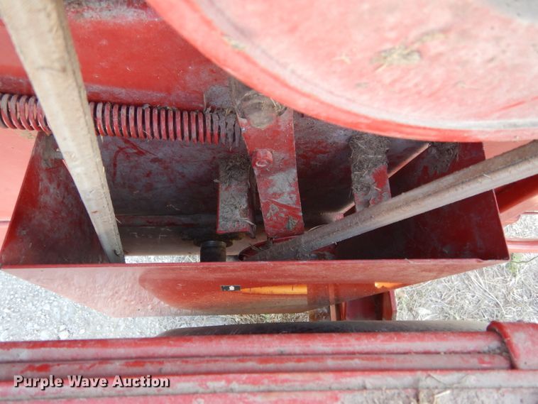 image for item DF2659 2011 New Holland BC5070  small square baler