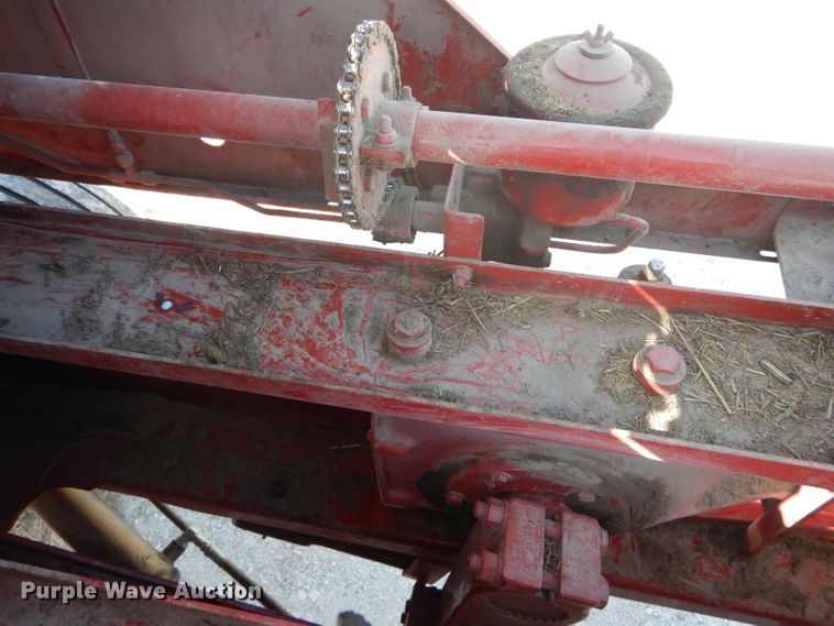 image for item DF2659 2011 New Holland BC5070  small square baler