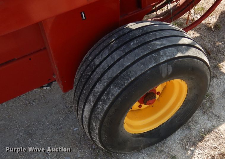 image for item DF2659 2011 New Holland BC5070  small square baler