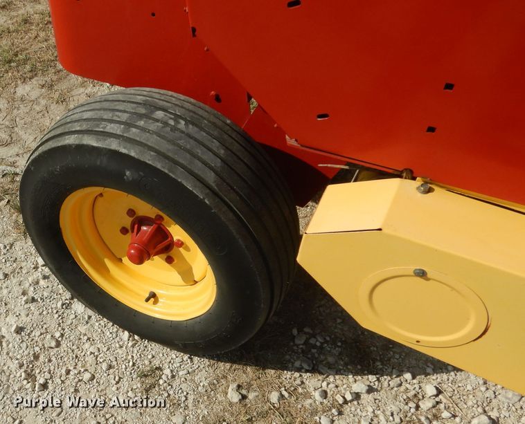 image for item DF2659 2011 New Holland BC5070  small square baler