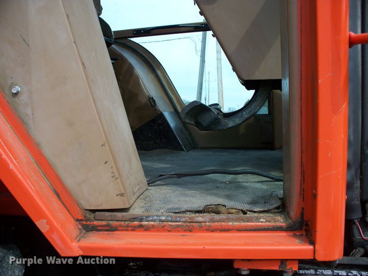 image for item DF4700 1982 Allis Chalmers 8070  tractor