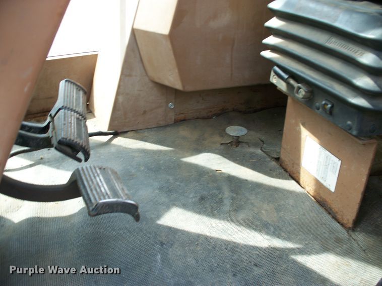 image for item DF4700 1982 Allis Chalmers 8070  tractor