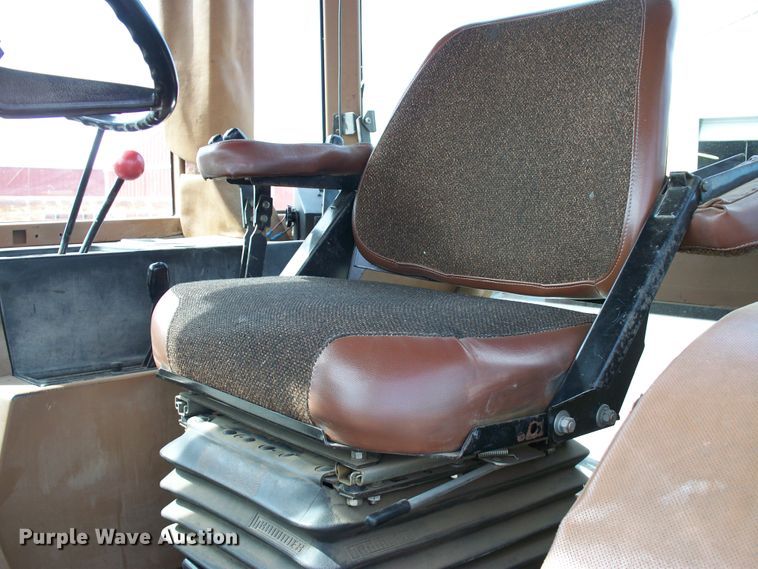 image for item DF4700 1982 Allis Chalmers 8070  tractor