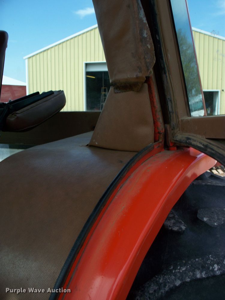 image for item DF4700 1982 Allis Chalmers 8070  tractor